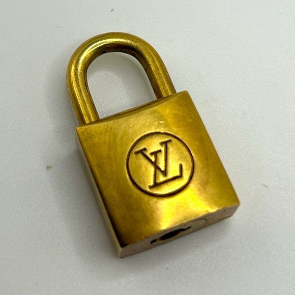 LOUIS VUITTON #217 Lock Gold Vintage 200 Series VTG - Picture 1 of 4